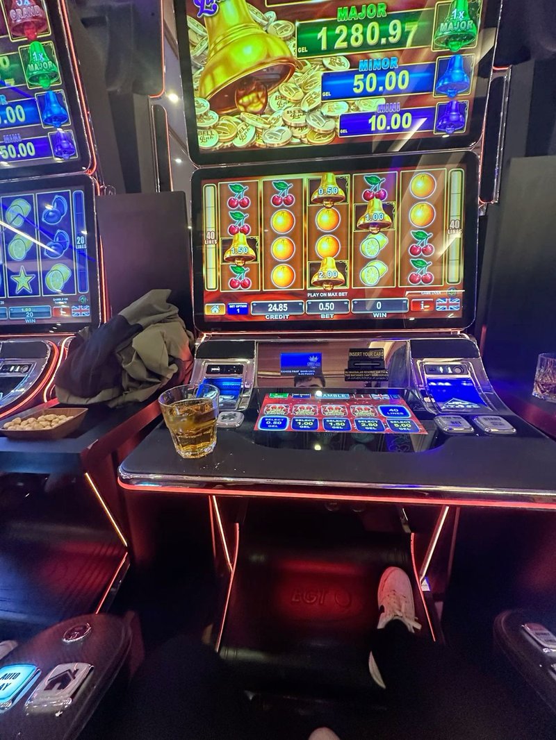 Is the “no‑card” trend really cutting our cash out of the pocket? Is the “no‑card” trend really cutting our cash out of the pocket?